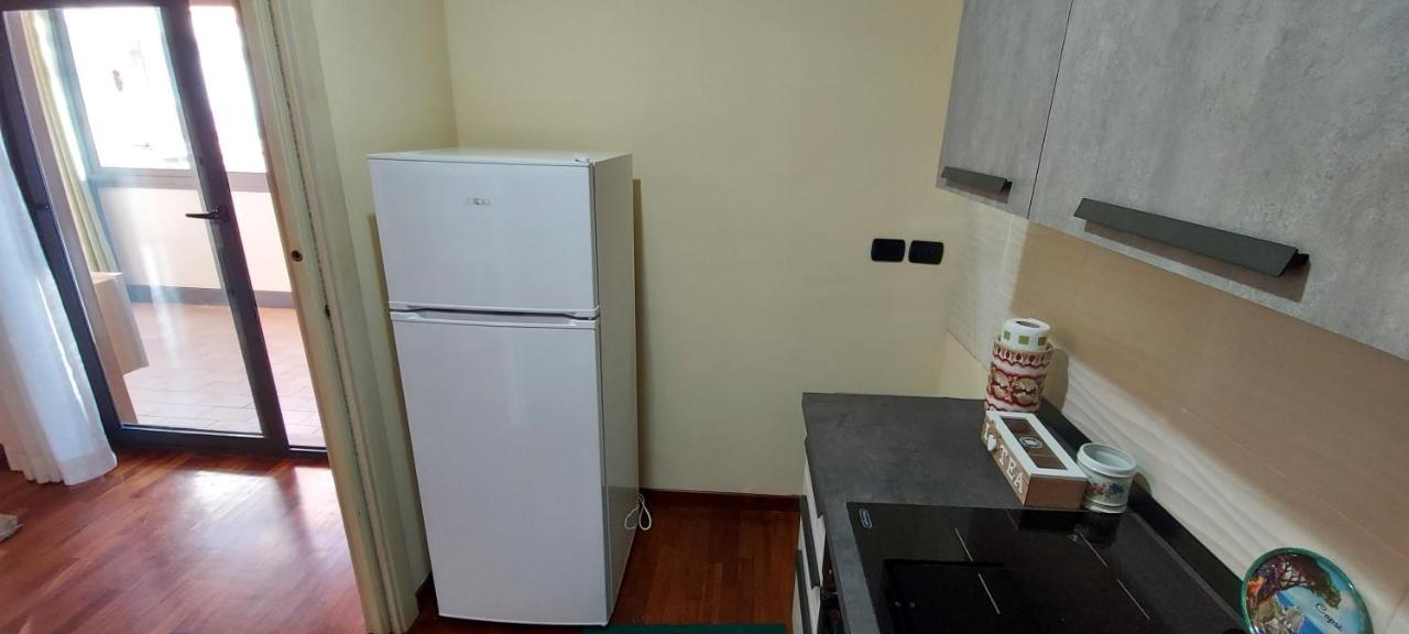 Manzoni Apartment Messina Bagian luar foto